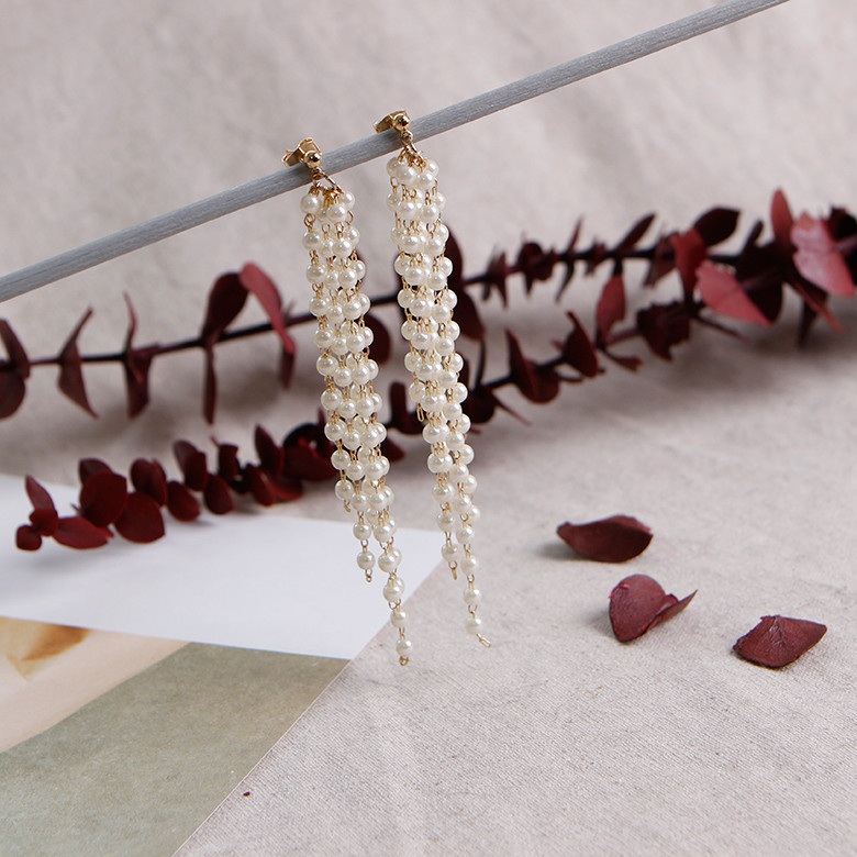 Small pearl drop earrings Bright year-end look