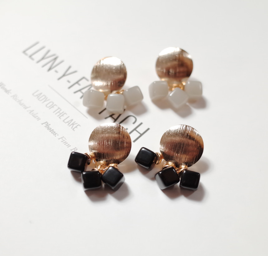 NO.48 Three Square Color Ball Metal Modern Earring