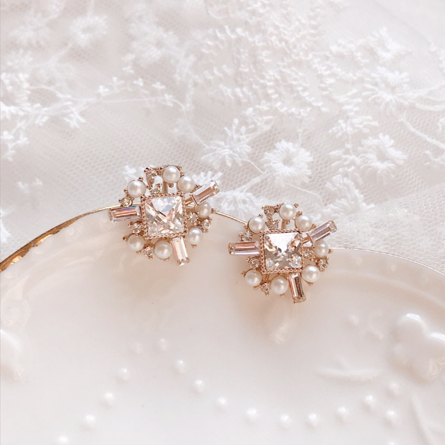 Blanc Square Pearl Antique Gem Earrings Freshwater