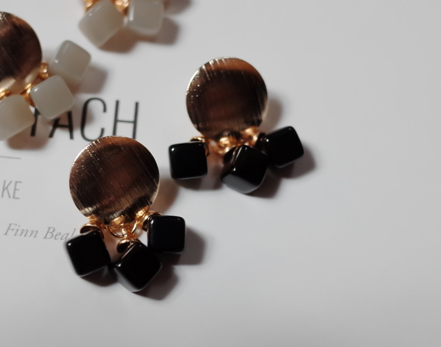 NO.48 Three Square Color Ball Metal Modern Earring