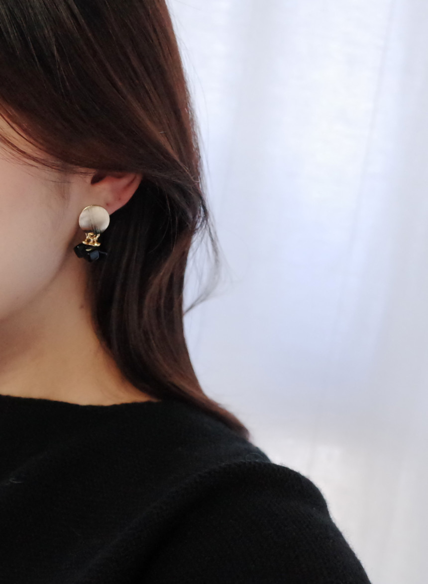 NO.48 Three Square Color Ball Metal Modern Earring