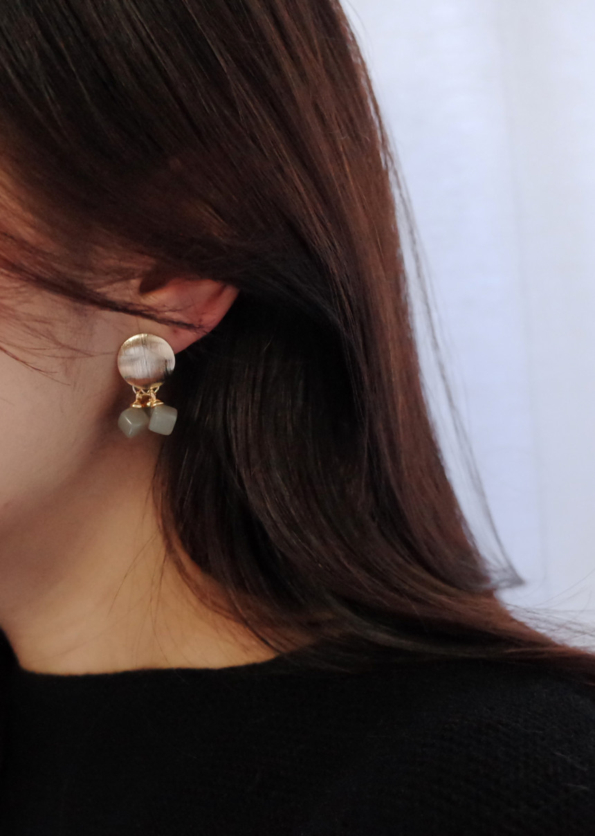 NO.48 Three Square Color Ball Metal Modern Earring