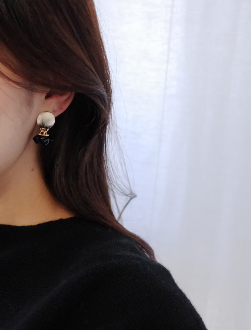 NO.48 Three Square Color Ball Metal Modern Earring