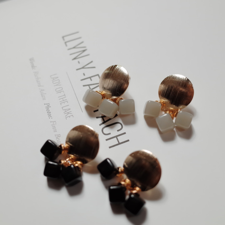 NO.48 Three Square Color Ball Metal Modern Earring