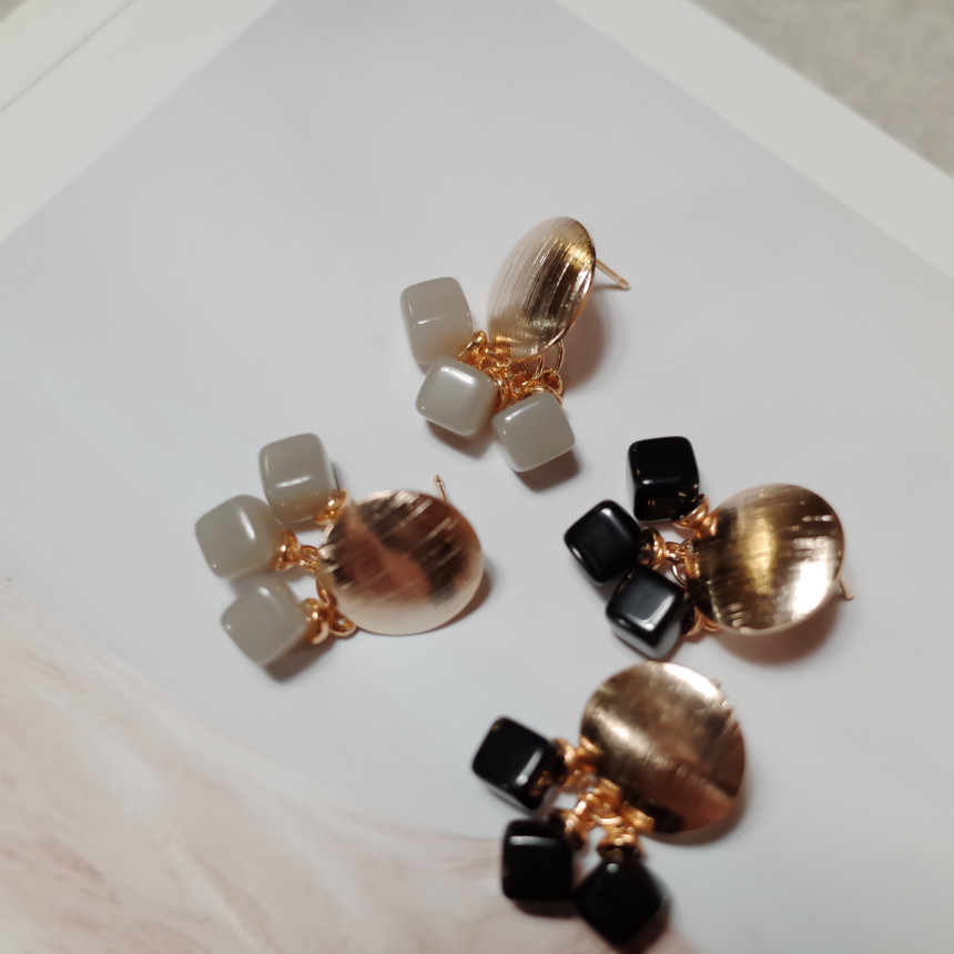 NO.48 Three Square Color Ball Metal Modern Earring