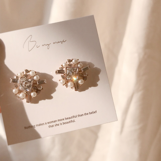 Blanc Square Pearl Antique Gem Earrings Freshwater