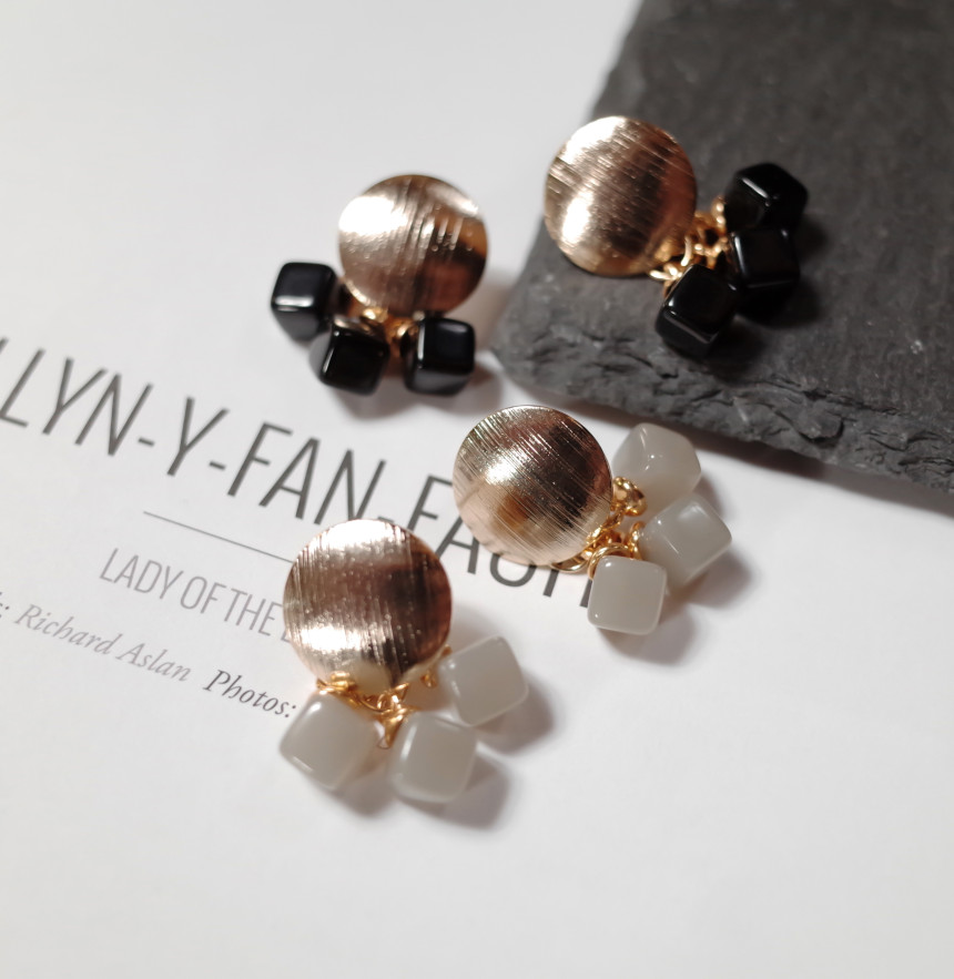 NO.48 Three Square Color Ball Metal Modern Earring