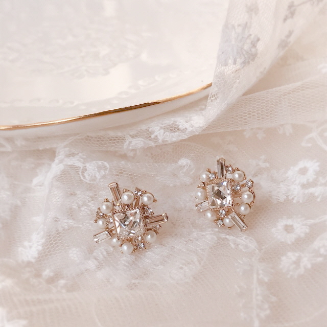 Blanc Square Pearl Antique Gem Earrings Freshwater