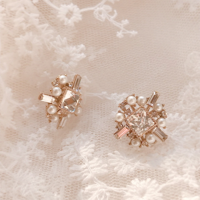 Blanc Square Pearl Antique Gem Earrings Freshwater