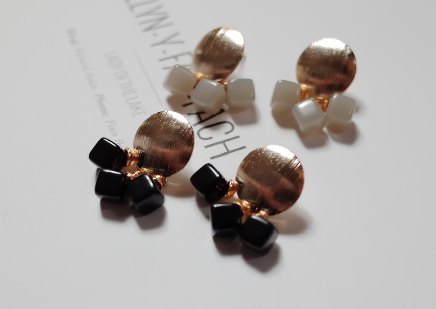 NO.48 Three Square Color Ball Metal Modern Earring