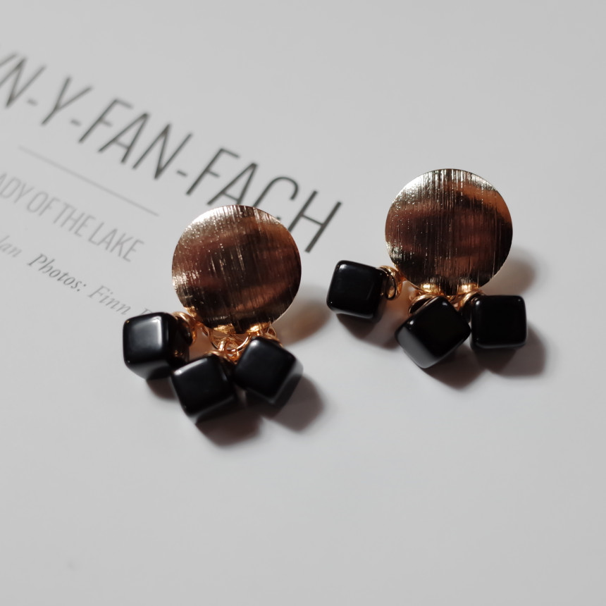 NO.48 Three Square Color Ball Metal Modern Earring