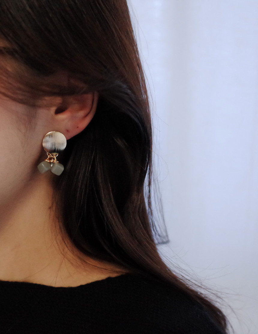 NO.48 Three Square Color Ball Metal Modern Earring