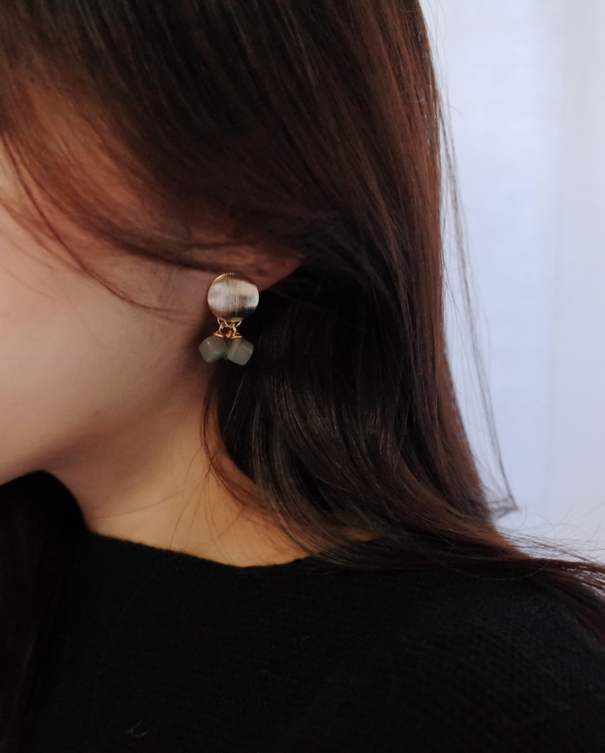 NO.48 Three Square Color Ball Metal Modern Earring