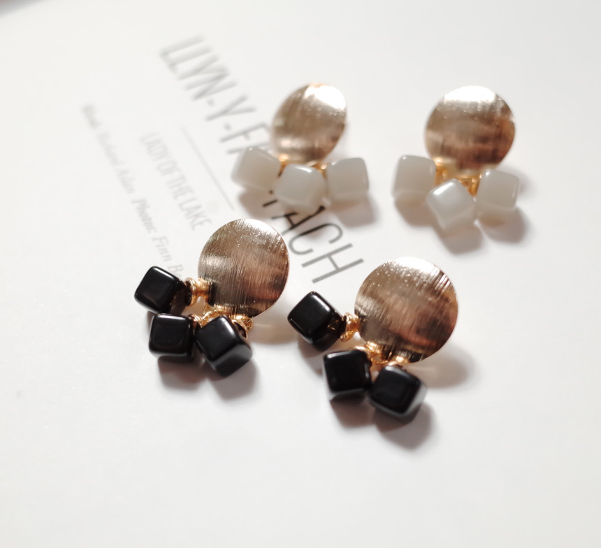 NO.48 Three Square Color Ball Metal Modern Earring