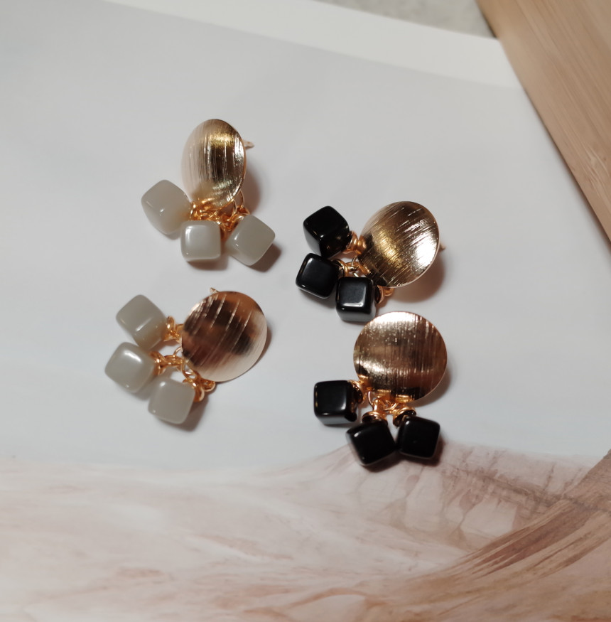 NO.48 Three Square Color Ball Metal Modern Earring