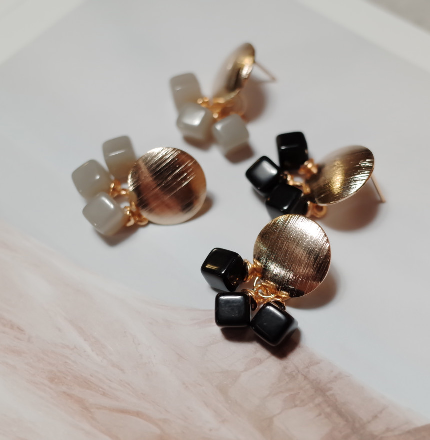 NO.48 Three Square Color Ball Metal Modern Earring