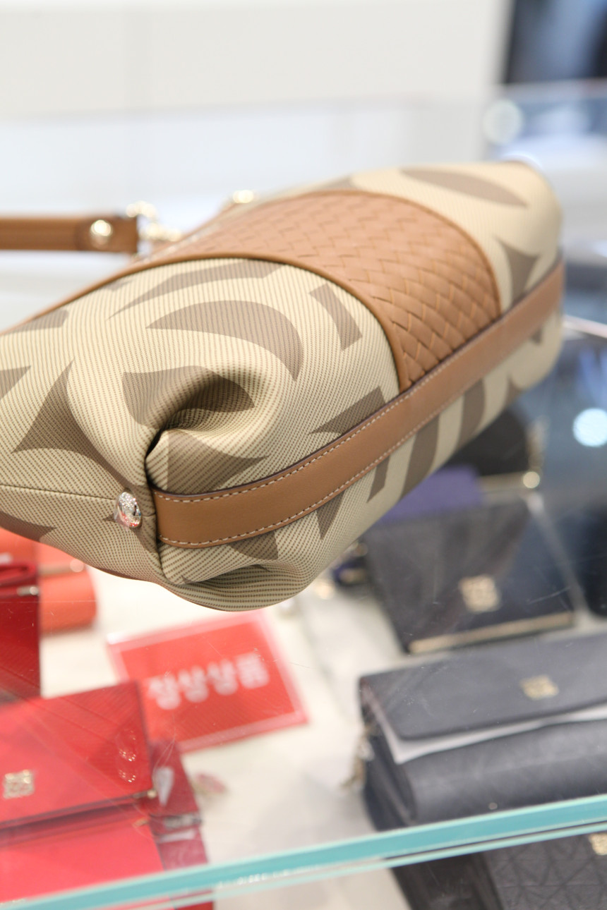 <b><p>Louis Cartche Signature Ptern Brown Women's</p></b><b><p>ルイカトジュシグネチャーパターンブラウン女性2WayショルダーバッグHG1NI09TA</p></b><br /><br /><p align='center'>