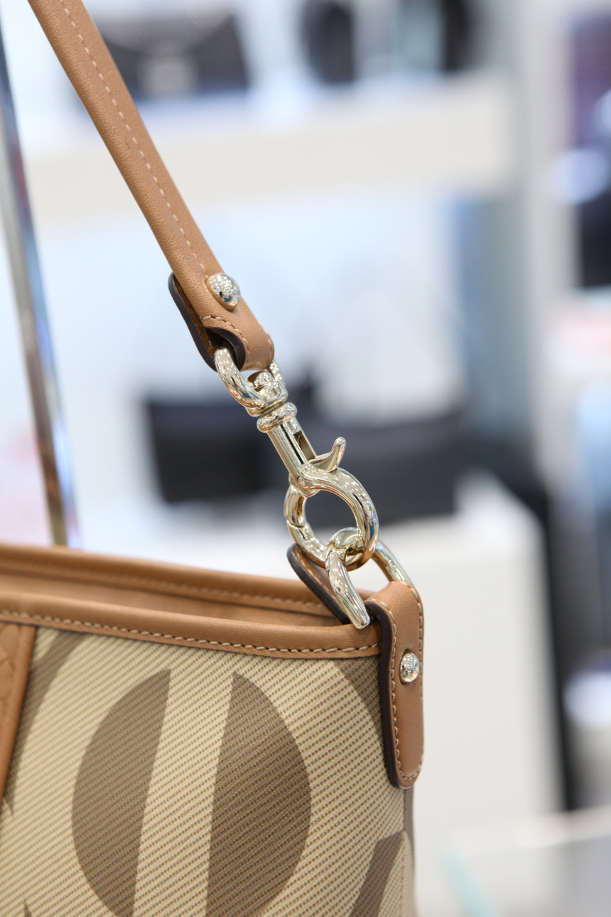 <b><p>Louis Cartche Signature Ptern Brown Women's</p></b><b><p>ルイカトジュシグネチャーパターンブラウン女性2WayショルダーバッグHG1NI09TA</p></b><br /><br /><p align='center'>