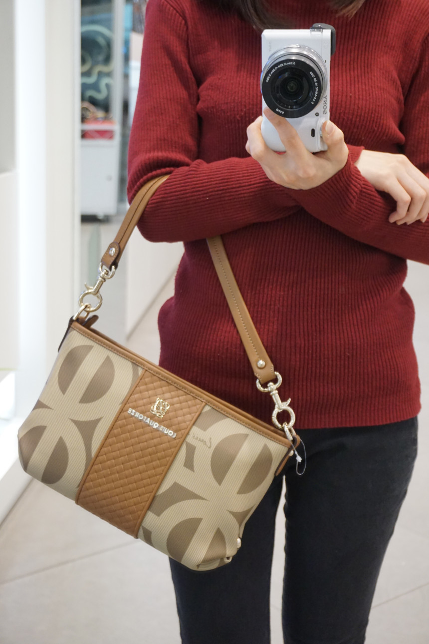 <b><p>Louis Cartche Signature Ptern Brown Women's</p></b><b><p>ルイカトジュシグネチャーパターンブラウン女性2WayショルダーバッグHG1NI09TA</p></b><br /><br /><p align='center'>