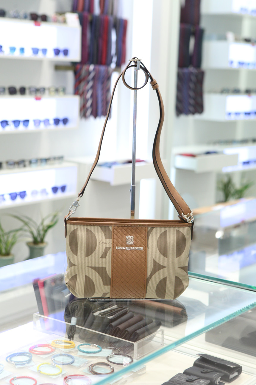 <b><p>Louis Cartche Signature Ptern Brown Women's</p></b><b><p>ルイカトジュシグネチャーパターンブラウン女性2WayショルダーバッグHG1NI09TA</p></b><br /><br /><p align='center'>