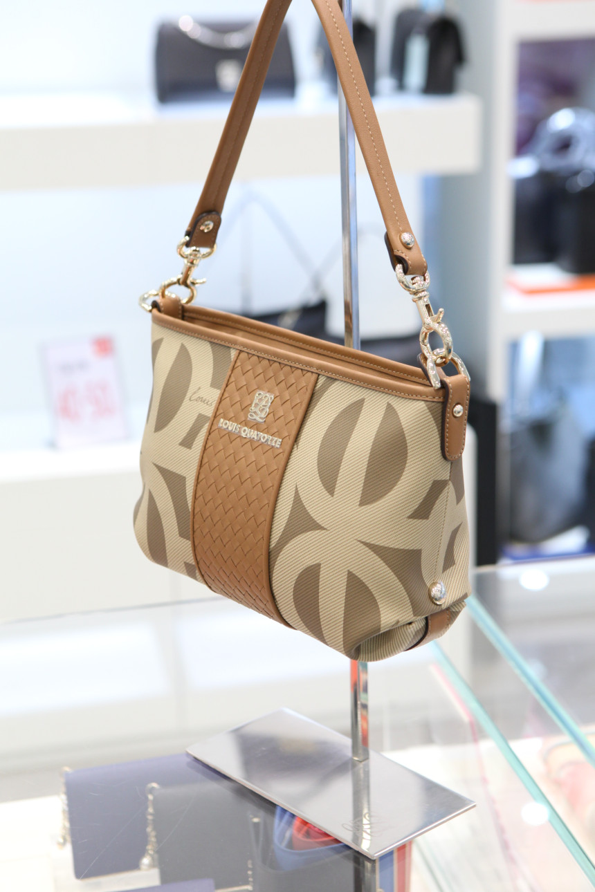 <b><p>Louis Cartche Signature Ptern Brown Women's</p></b><b><p>ルイカトジュシグネチャーパターンブラウン女性2WayショルダーバッグHG1NI09TA</p></b><br /><br /><p align='center'>