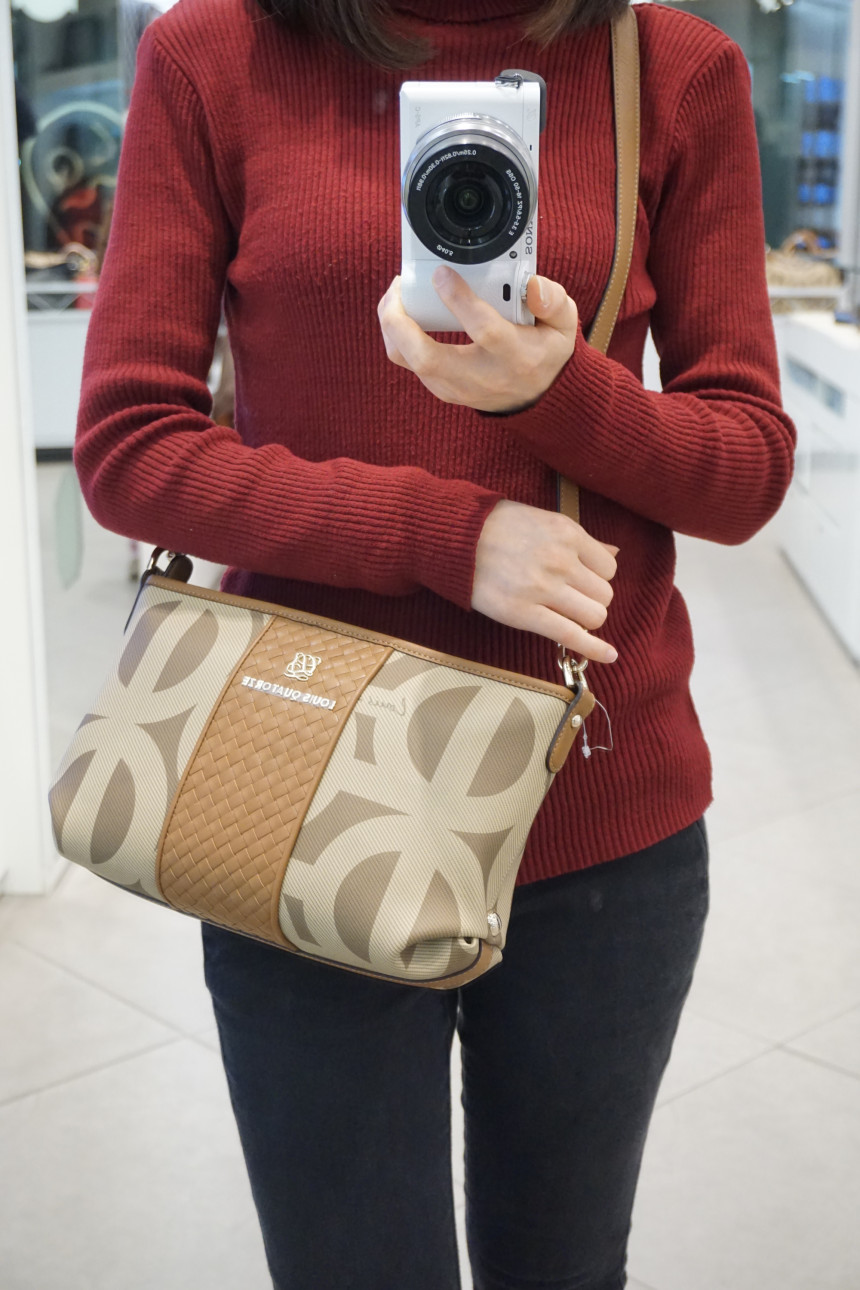 <b><p>Louis Cartche Signature Ptern Brown Women's</p></b><b><p>ルイカトジュシグネチャーパターンブラウン女性2WayショルダーバッグHG1NI09TA</p></b><br /><br /><p align='center'>