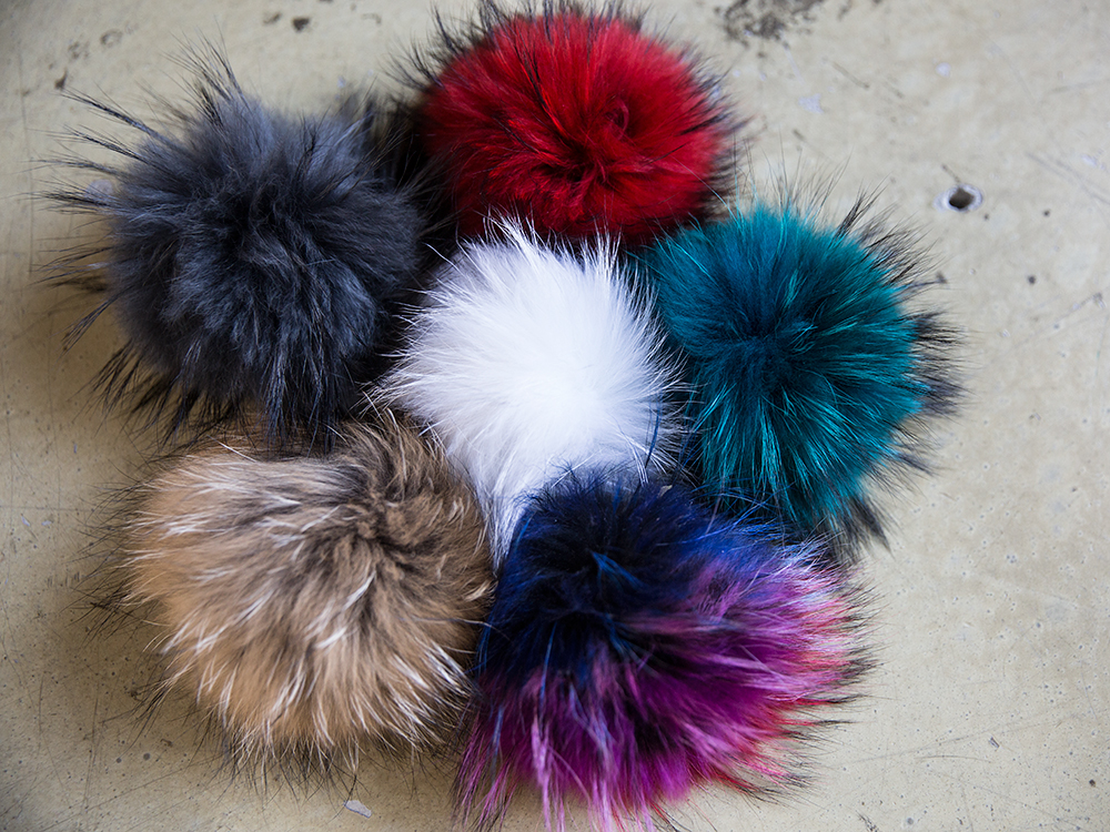 Real Raccoon Fur Foam Foam Keyring Big Size 12 Col