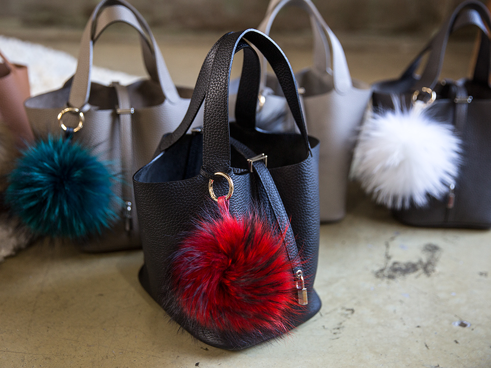 Real Raccoon Fur Foam Foam Keyring Big Size 12 Col