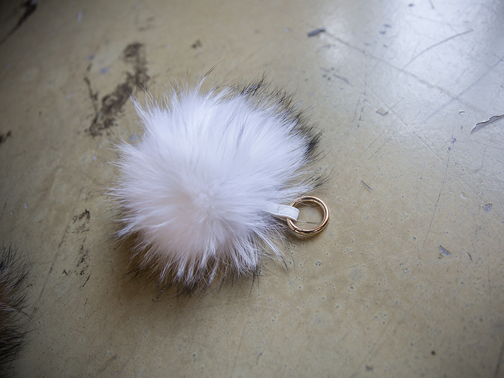 Real Raccoon Fur Foam Foam Keyring Big Size 12 Col