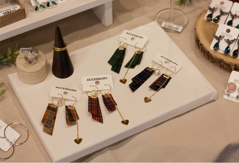 Check Race Uncircle Earrings Earrings Possible Pre