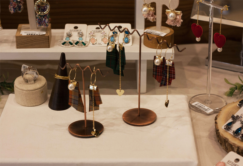 Check Race Uncircle Earrings Earrings Possible Pre