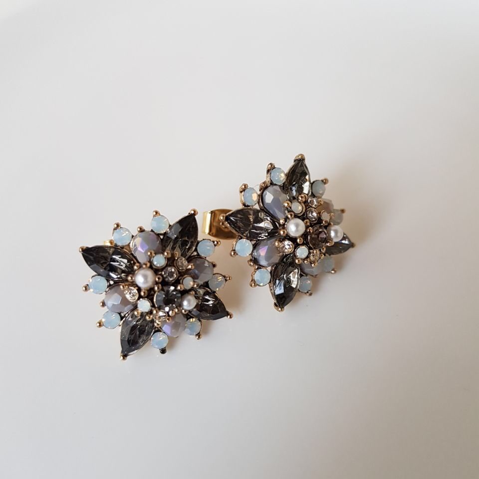 Yen crystal Cubic earrings Elegantly trendy stylin