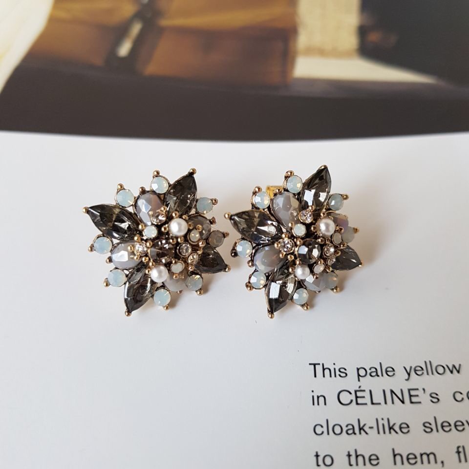 Yen crystal Cubic earrings Elegantly trendy stylin