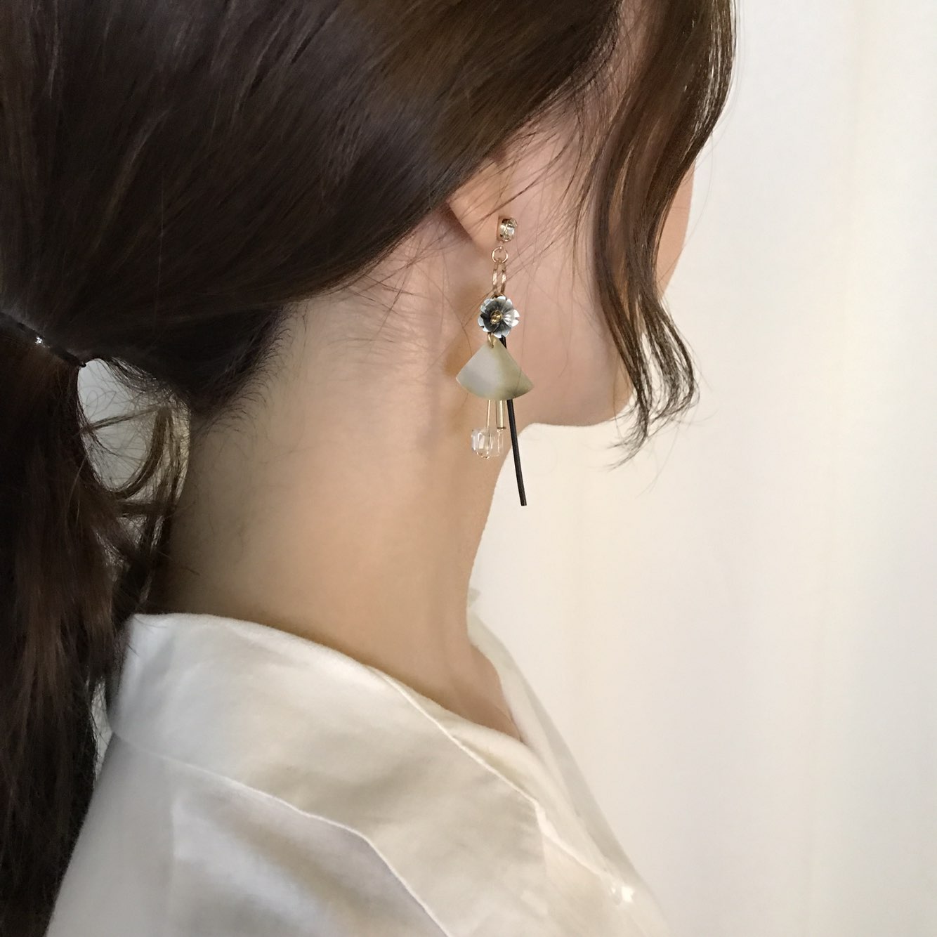 Laputa mother-of-pearl crystal drop earrings sense