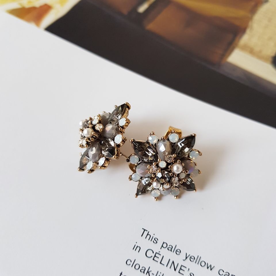 Yen crystal Cubic earrings Elegantly trendy stylin