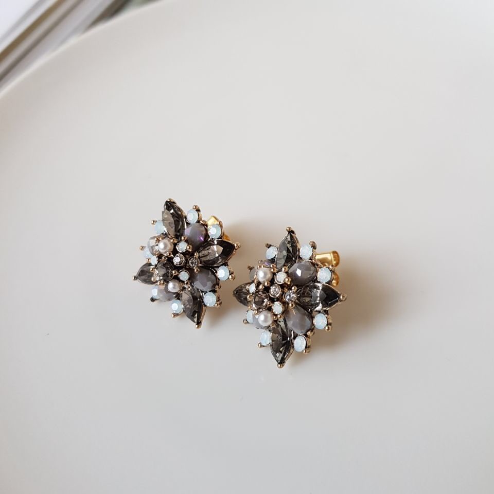 Yen crystal Cubic earrings Elegantly trendy stylin