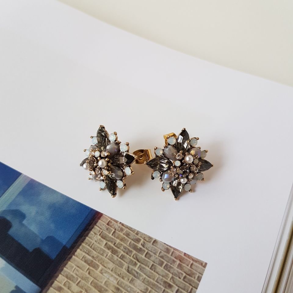 Yen crystal Cubic earrings Elegantly trendy stylin