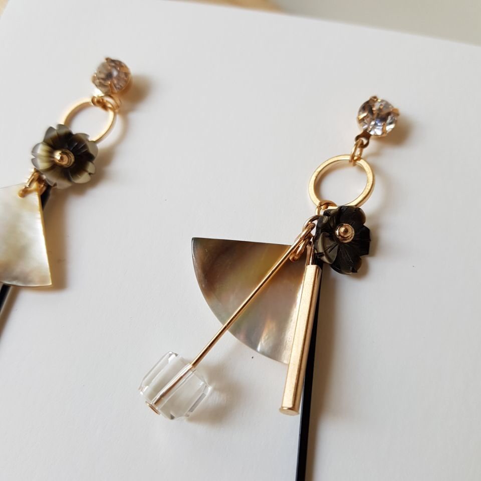 Laputa mother-of-pearl crystal drop earrings sense