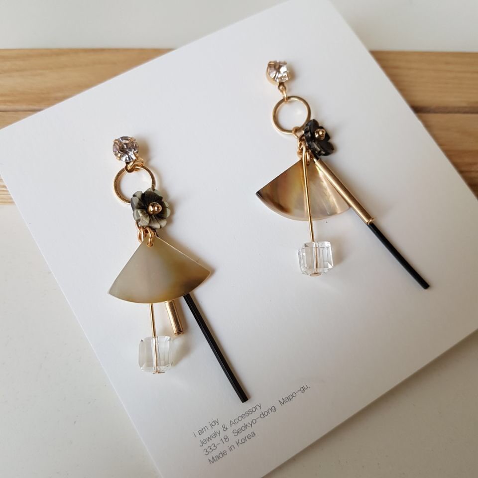 Laputa mother-of-pearl crystal drop earrings sense