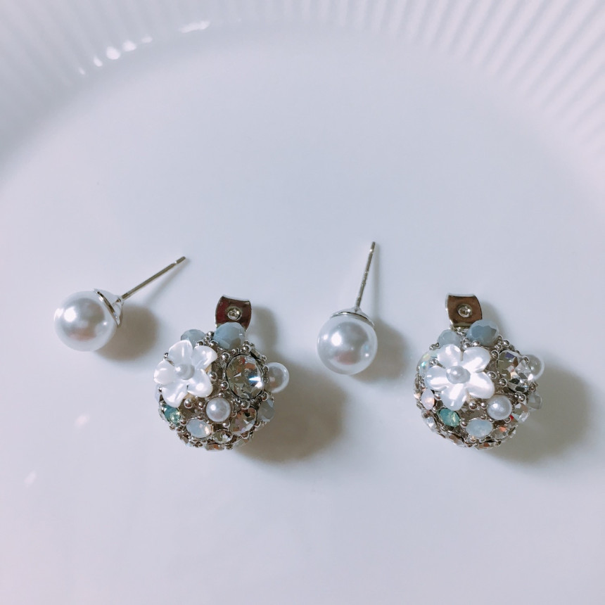 Luce Lovely white two-way ball earrings LKJ0906 Fe