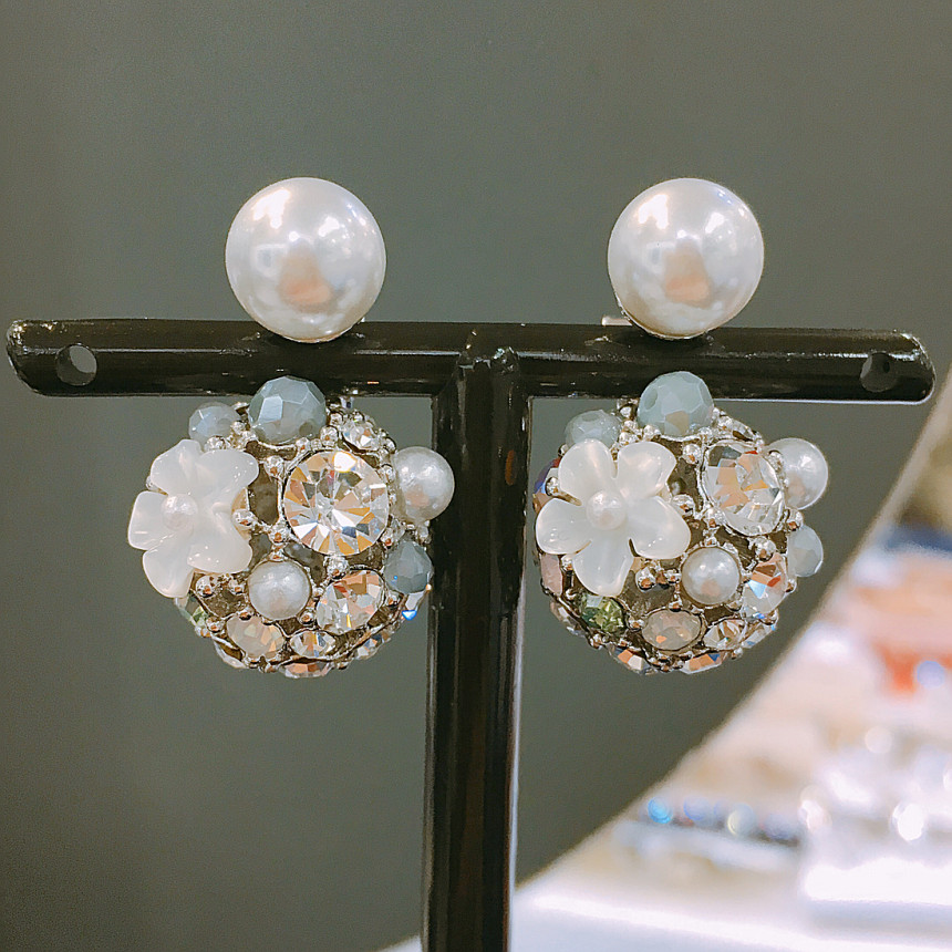 Luce Lovely white two-way ball earrings LKJ0906 Fe