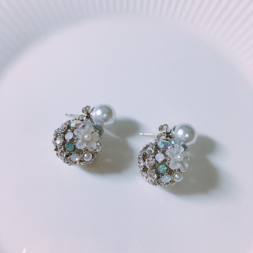 Luce Lovely white two-way ball earrings LKJ0906 Fe