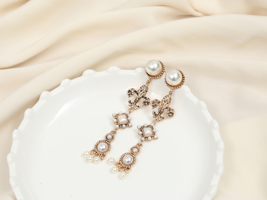 Year-end party bold drop earrings 12 kinds Antique