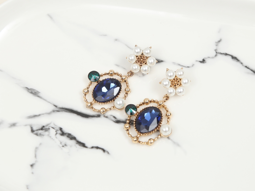 Year-end party bold drop earrings 12 kinds Antique