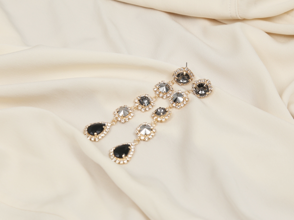 Year-end party bold drop earrings 12 kinds Antique