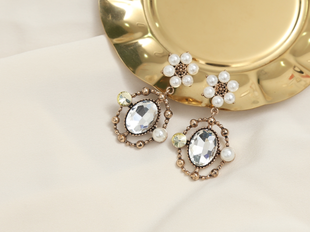 Year-end party bold drop earrings 12 kinds Antique