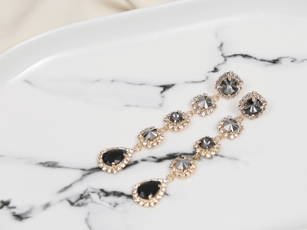 Year-end party bold drop earrings 12 kinds Antique