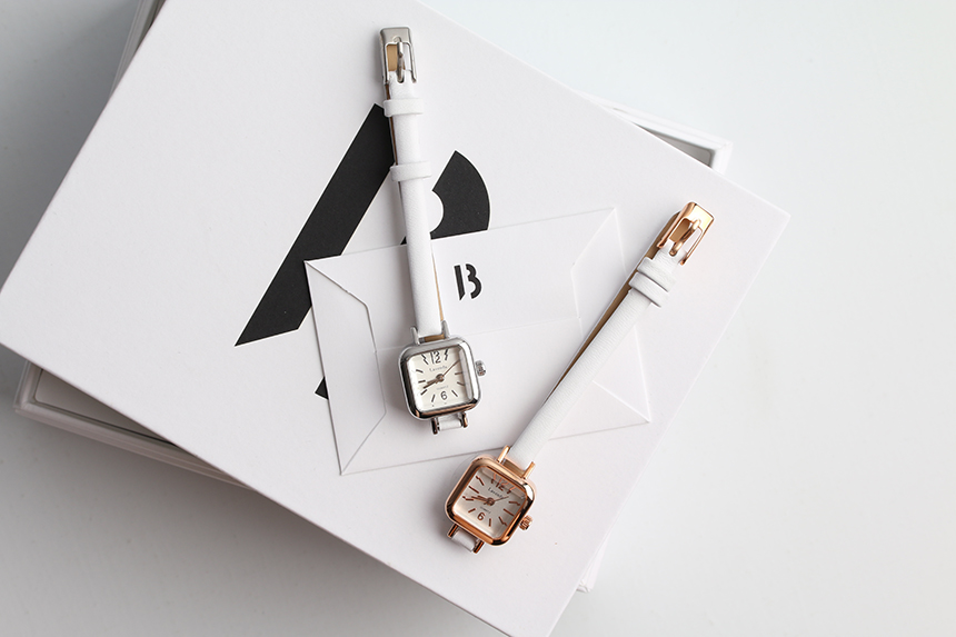 <b><p>thin leaer clock ma wrist square fason 30</p></b><b><p>薄い レザー 時計 女性の手首 正方形 ファッション 30貸し出し フレンドの贈り物</p></b><br /><br /><p align='center'>