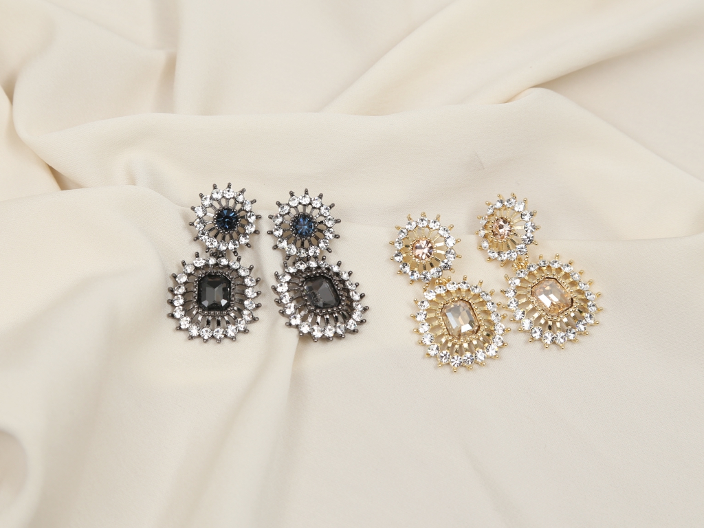 Year-end party bold drop earrings 12 kinds Antique