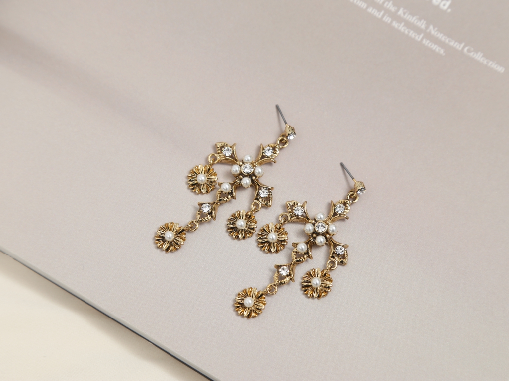 Year-end party bold drop earrings 12 kinds Antique